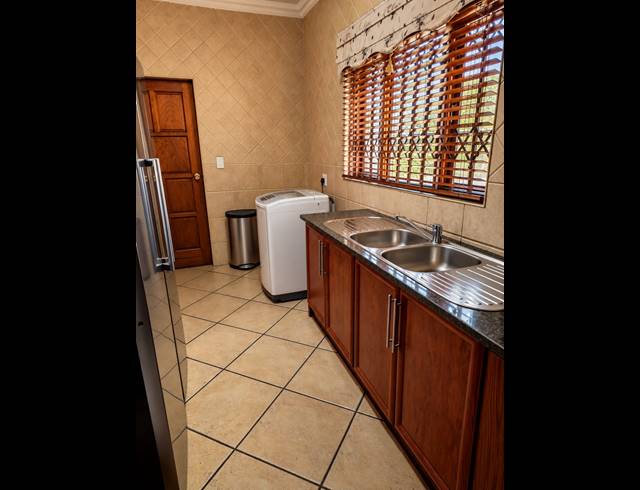 3 BEDROOM HOUSE FOR SALE IN VANDERBIJLPARK SW 5